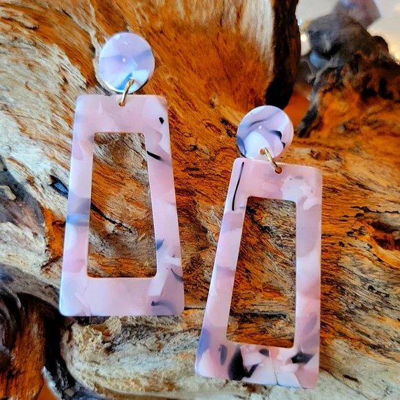 Pink Tortoiseshell Lucite Rectangle Drop Dangle Earrings, lightweight - Picture 1 of 3